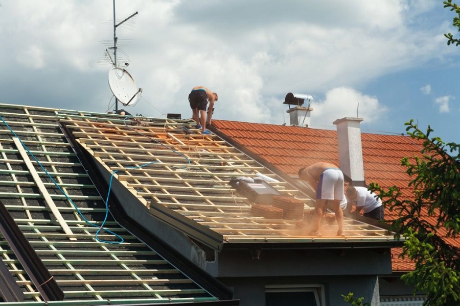 Why Hire a Professional Roofer for your Leaks?