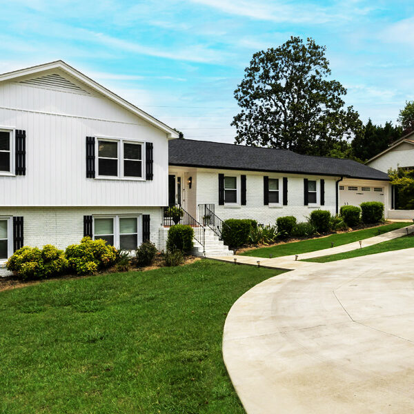 How Specialized Lawn Care Services Help Lawns Thrive in Northern Virginia’s Climate